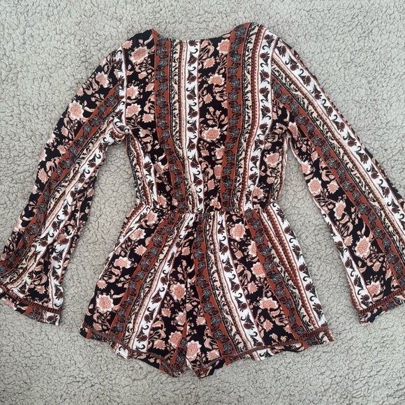 Guess bell sleeve romper - Picture 2 of 3
